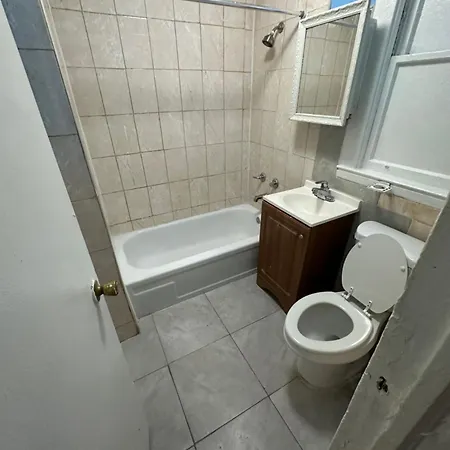 Fidelia Emerald Room Queen Bed Within Minutes Of Newark Liberty International Airport And Newark Penn Station Irvington Extérieur photo