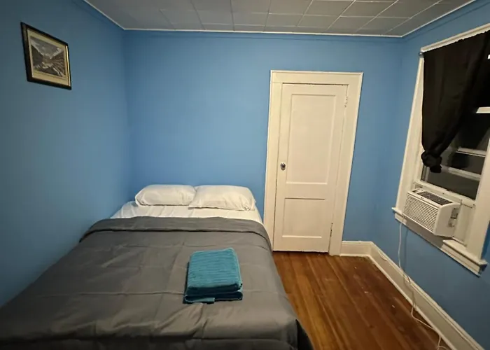 Fidelia Emerald Room Queen Bed Within Minutes Of Newark Liberty International Airport And Newark Penn Station