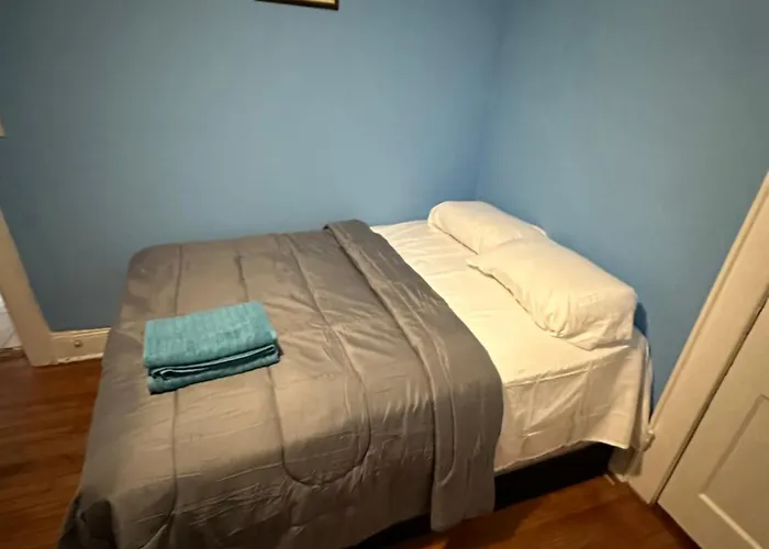 Fidelia Emerald Room Queen Bed Within Minutes Of Newark Liberty International Airport And Newark Penn Station