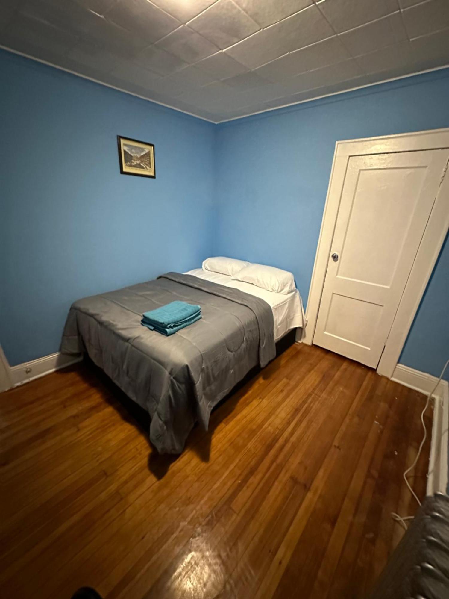 Fidelia Emerald Queen Bed Within Minutes Of Newark Liberty International Airport And Newark Penn Station Séjour chez l'habitant *