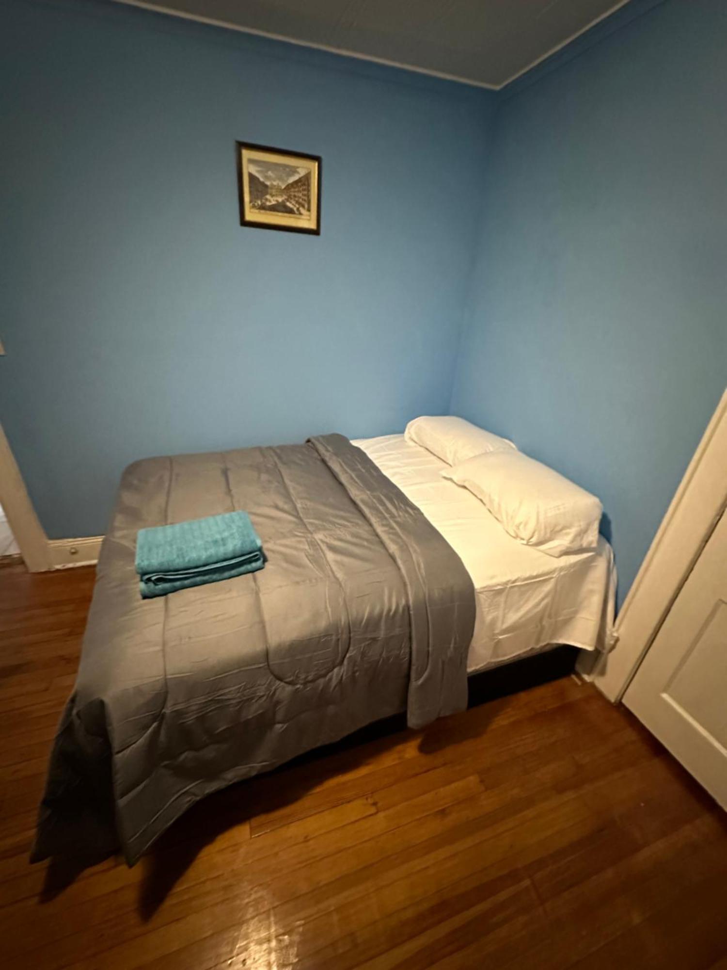 Fidelia Emerald Queen Bed Within Minutes Of Newark Liberty International Airport And Newark Penn Station *