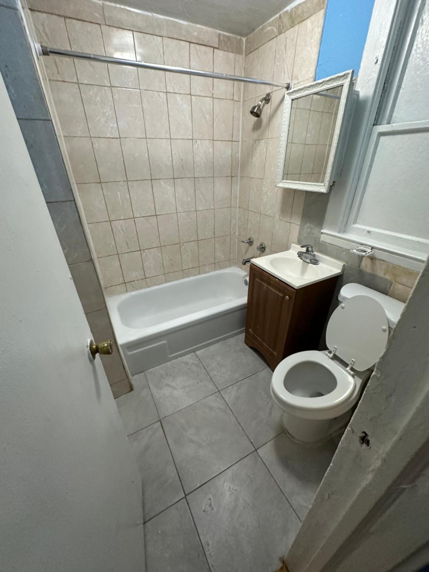Séjour chez l'habitant Fidelia Emerald Queen Bed Within Minutes Of Newark Liberty International Airport And Newark Penn Station